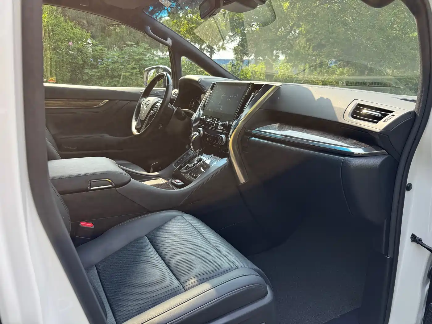 Toyota Alphard 2021 Hybrid 2.5L Premium фото 13