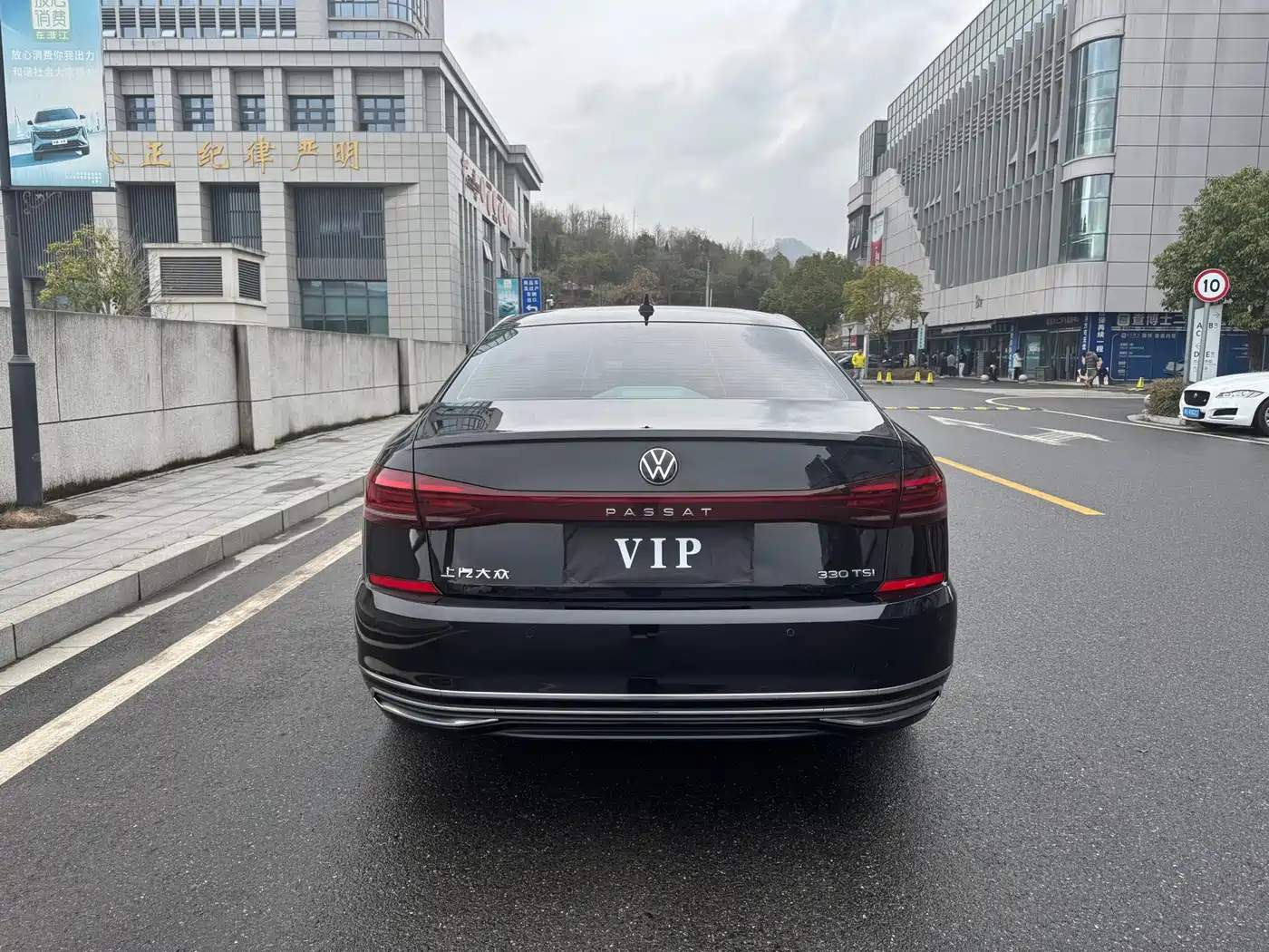 Volkswagen Passat 2023 Facelift 330TSI Starlight Elite Edition фото 5