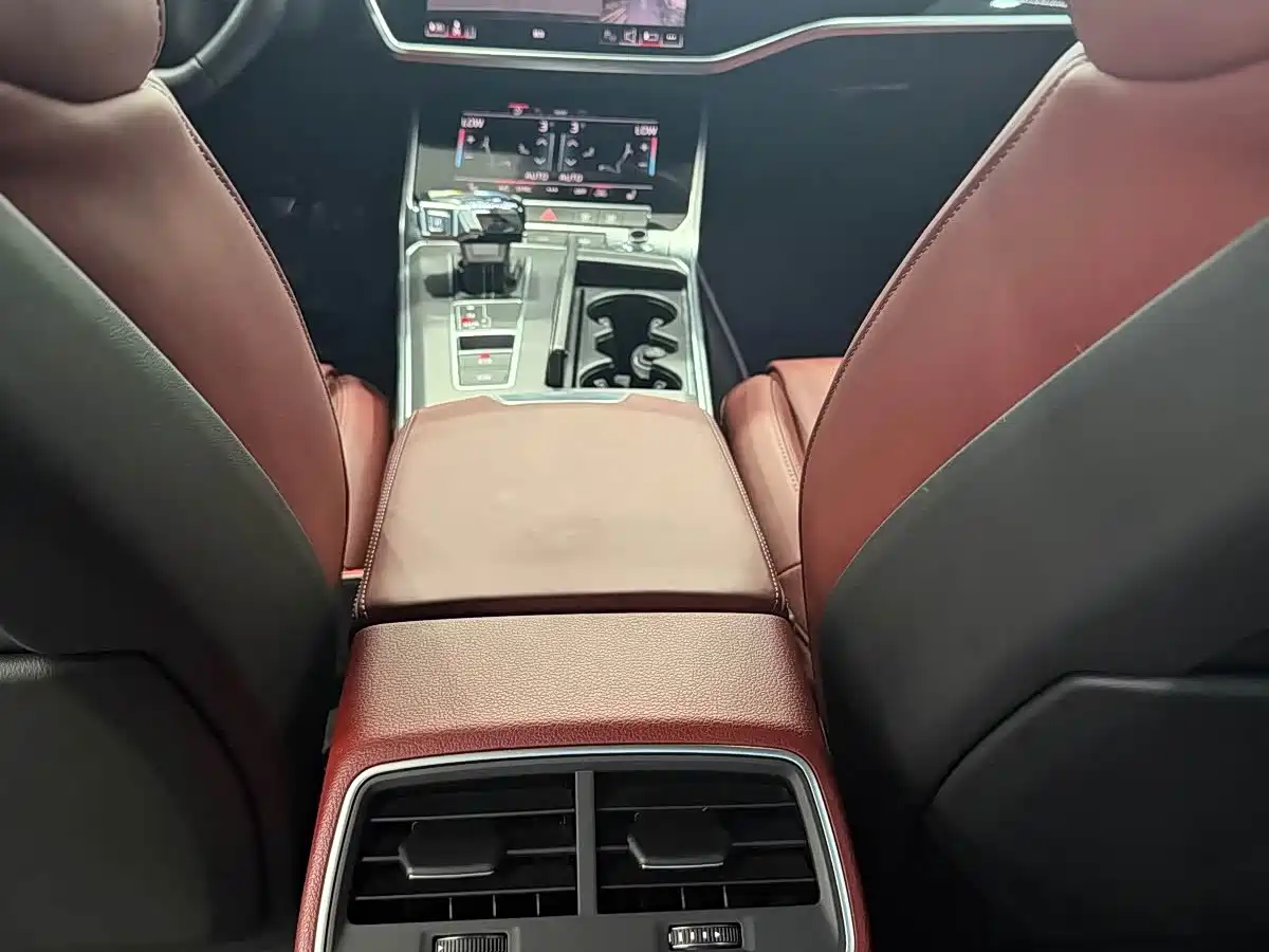 Photo 6 - Audi A7L