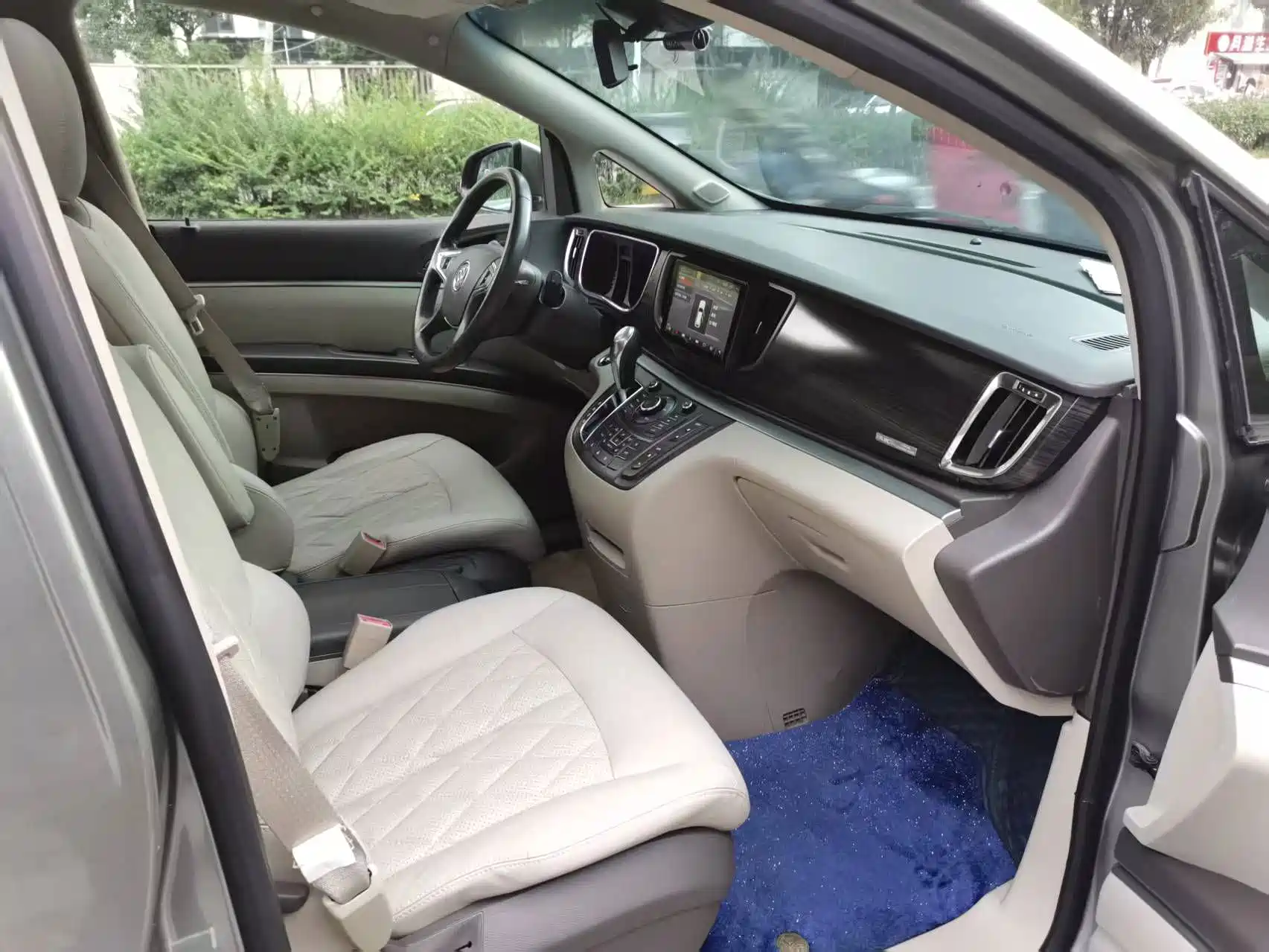 Photo 12 - Buick GL8