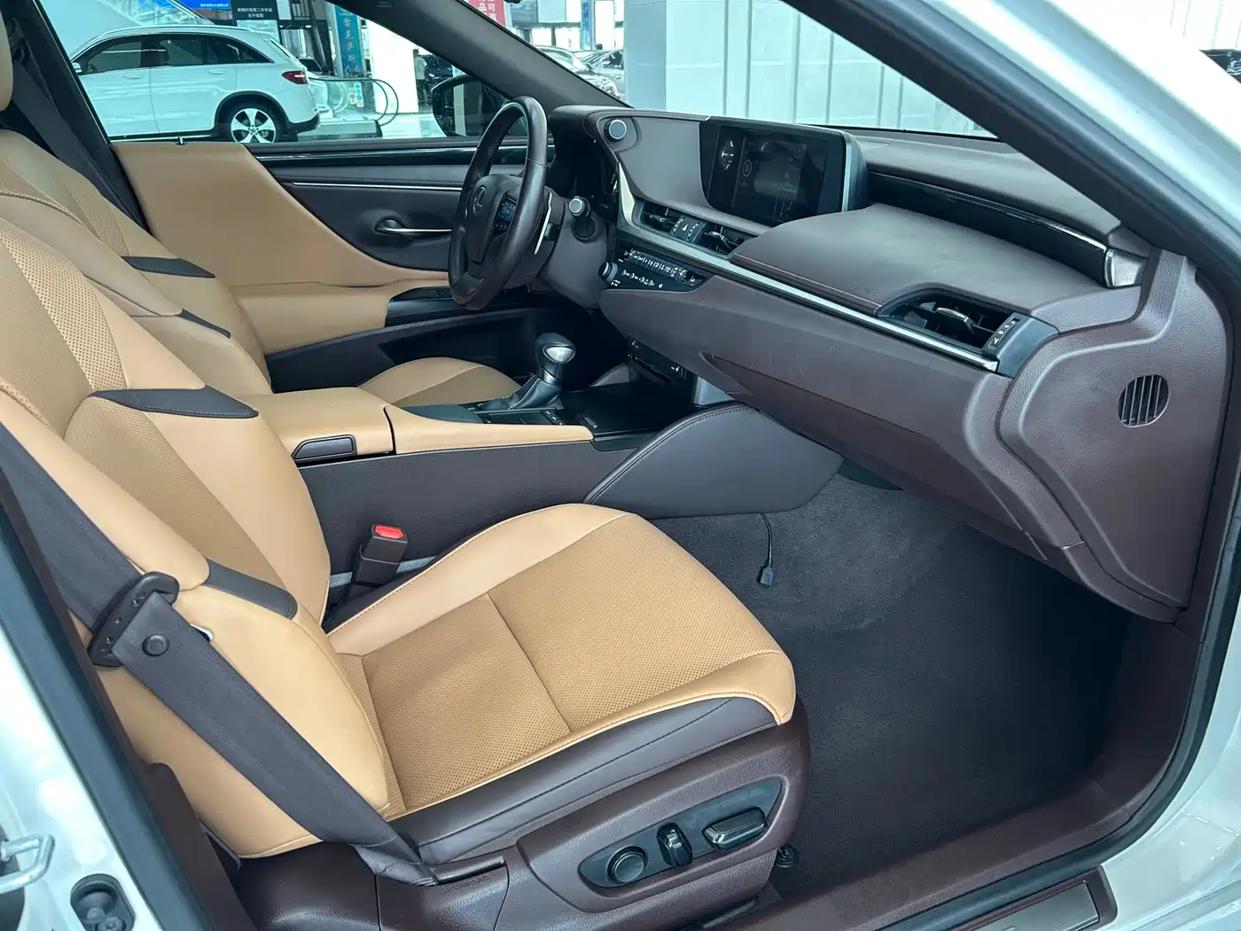 Lexus ES 2020 200 Excellence фото 14
