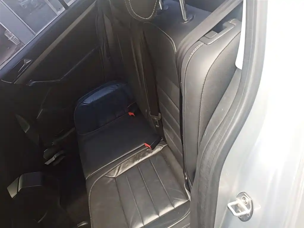 Volkswagen Lavida 2017 1.6L Automatic Comfort Edition фото 17