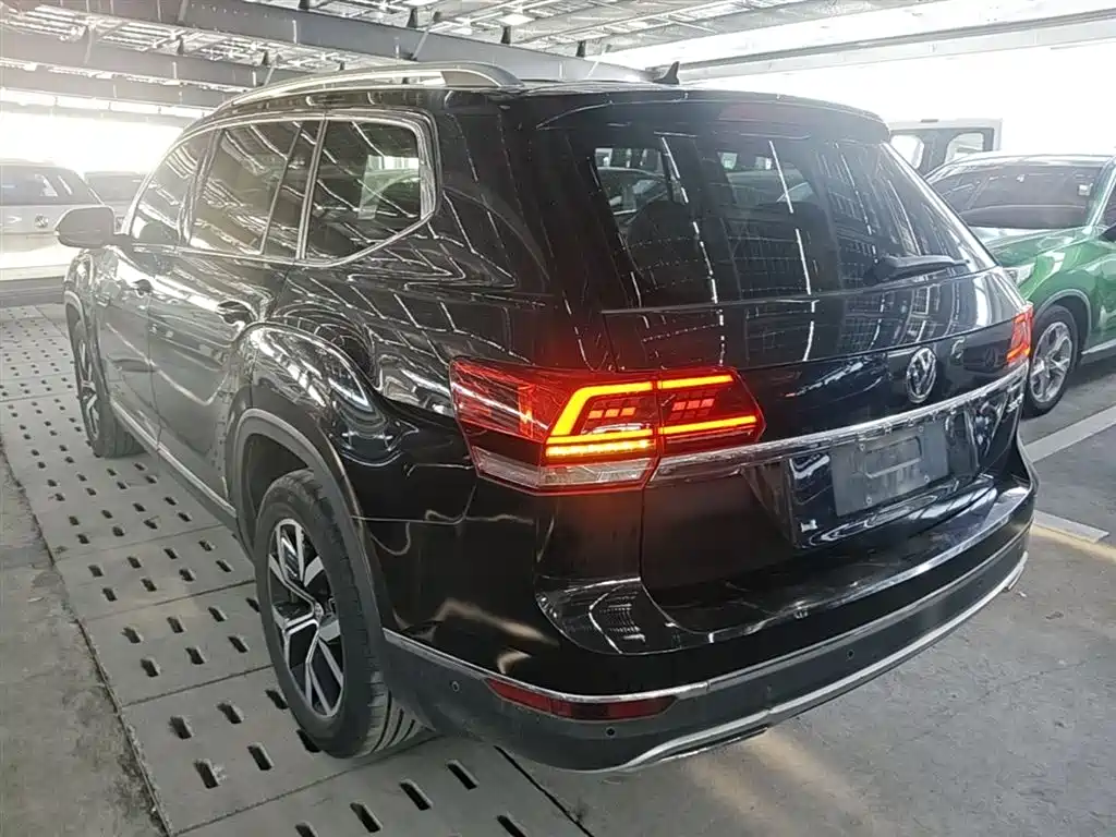 Volkswagen Teramont 2019 380TSI 4WD Luxury Edition China VI фото 5