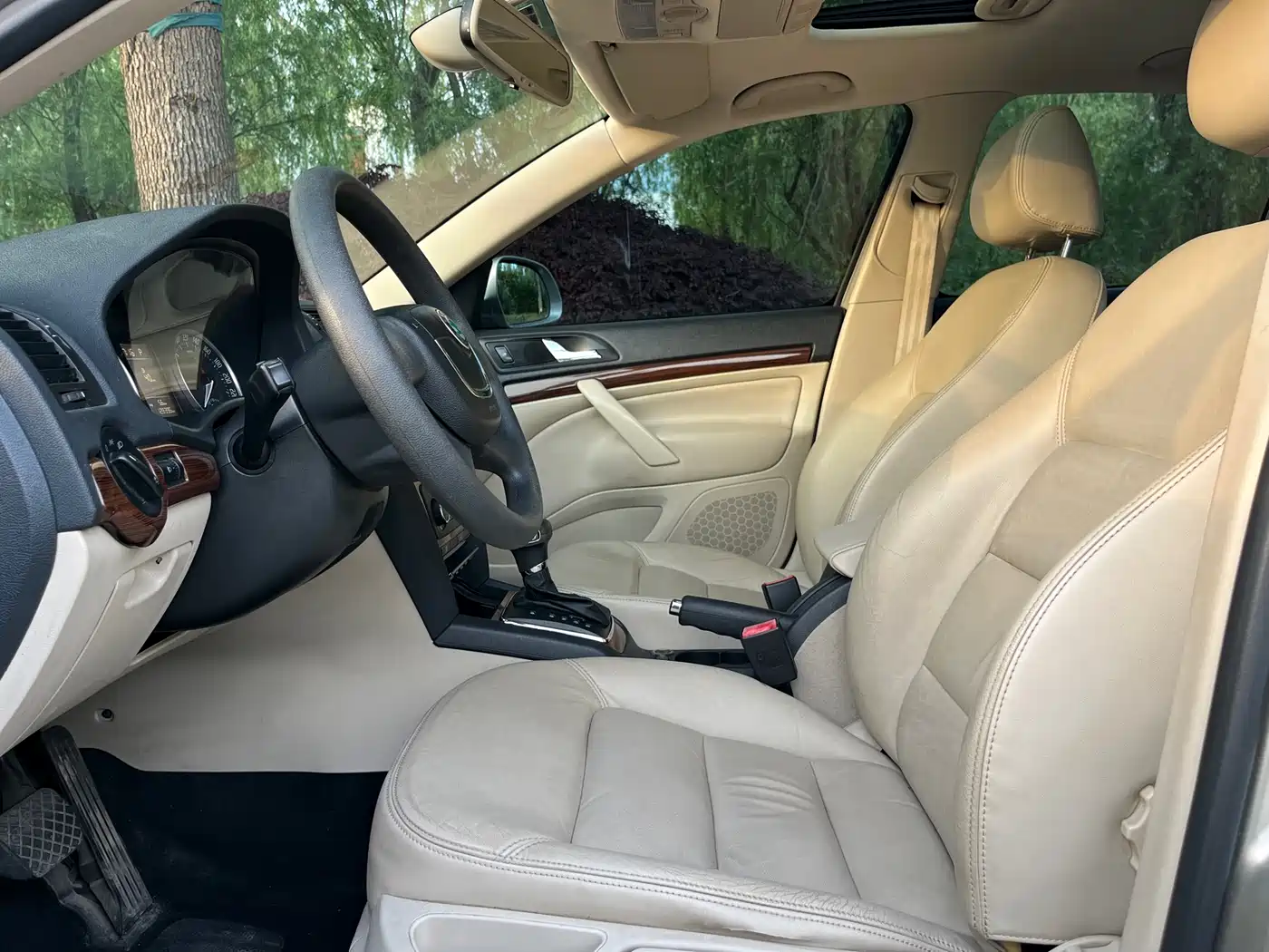 Škoda Octavia 2013 1.6L Automatic Leisure Edition фото 9