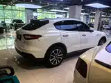 Photo 9 - Maserati Levante