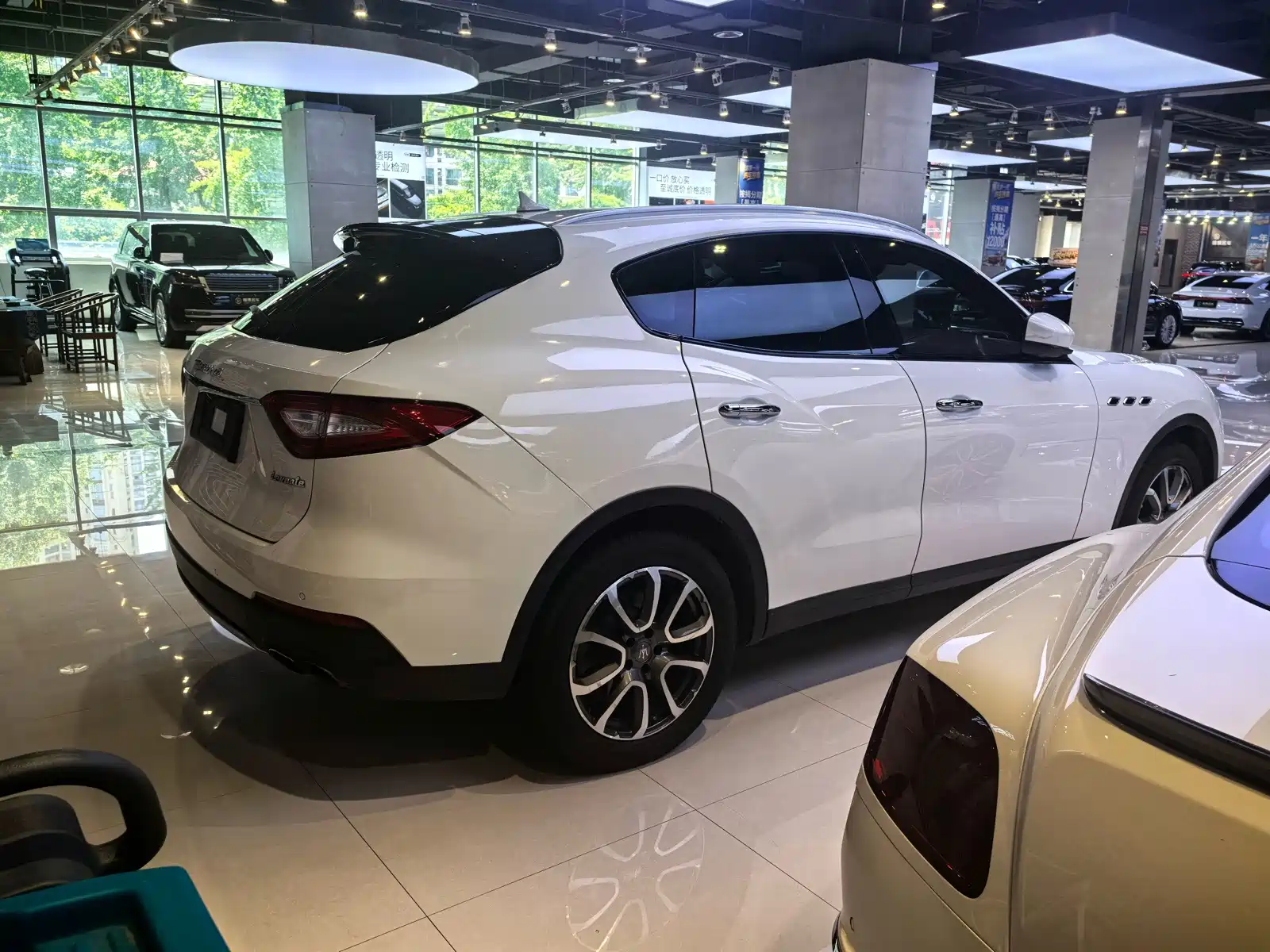 Photo 9 - Maserati Levante