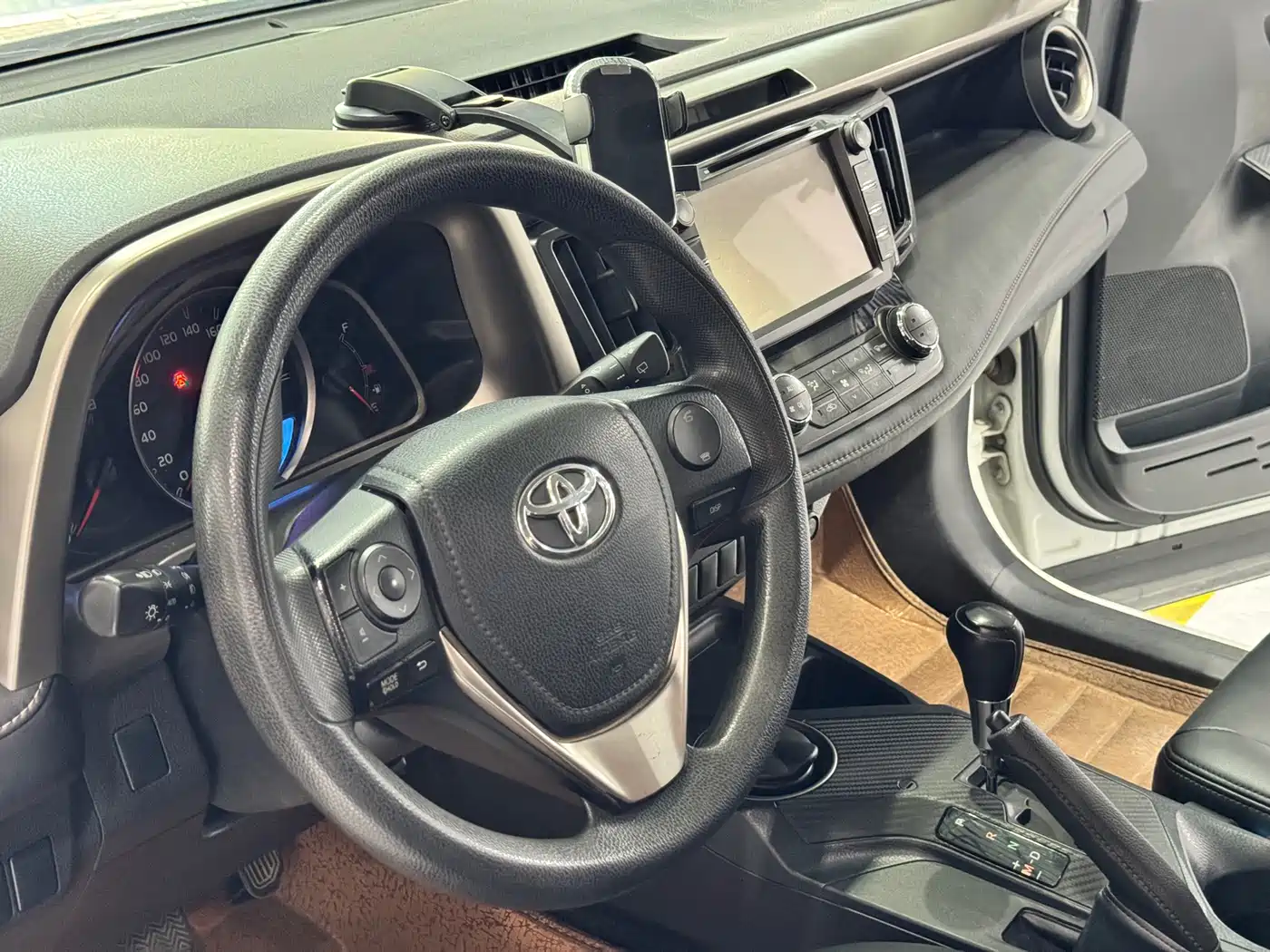 Toyota RAV4 Rongfang 2015 2.0L CVT 2WD Trend Edition фото 7