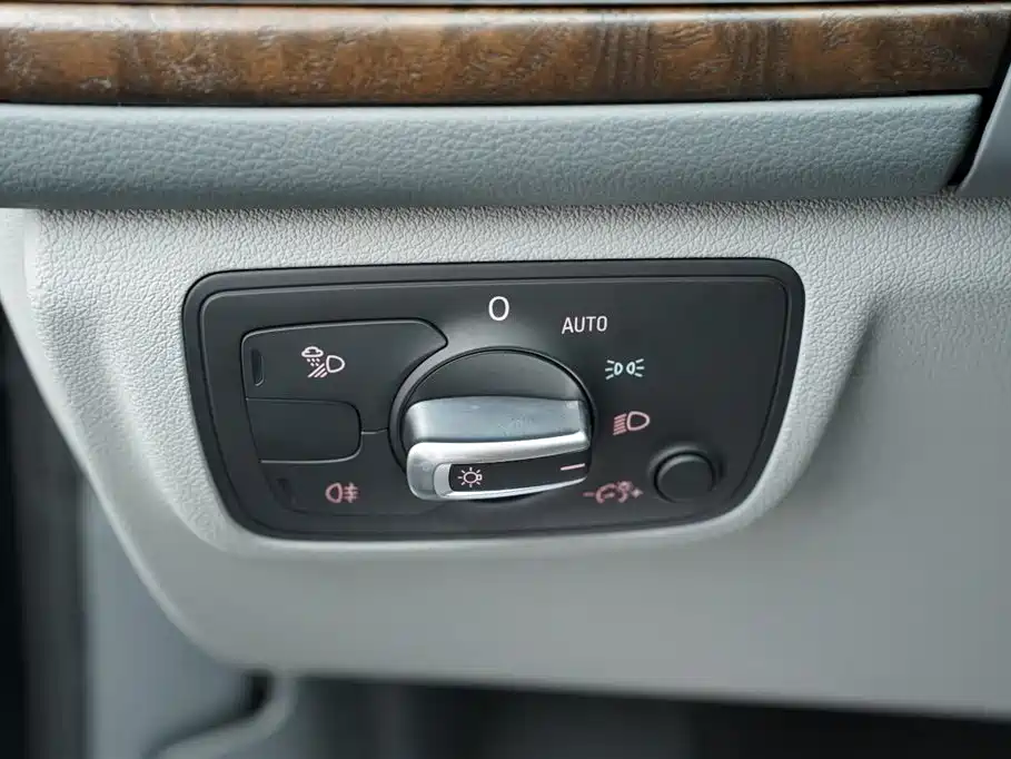 Audi A6L 2012 35 FSI quattro Luxury фото 7