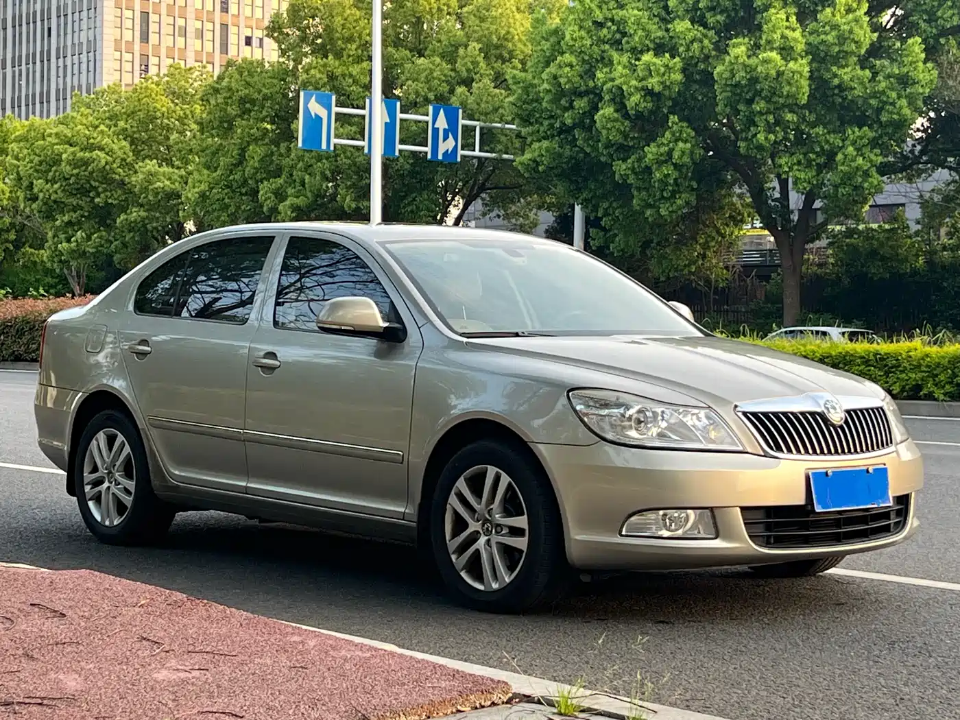 Škoda Octavia 2013 1.6L Automatic Leisure Edition фото 3
