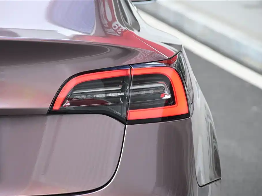 TESLA MODEL 3 (IMPORTED)