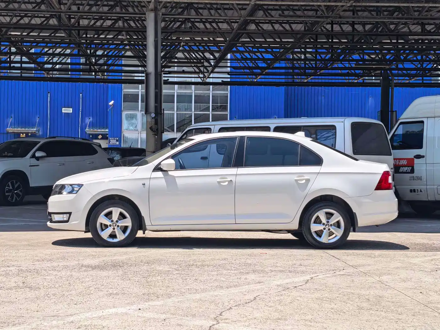 Škoda Rapid 2016 1.6L Automatic Pioneer Edition фото 2