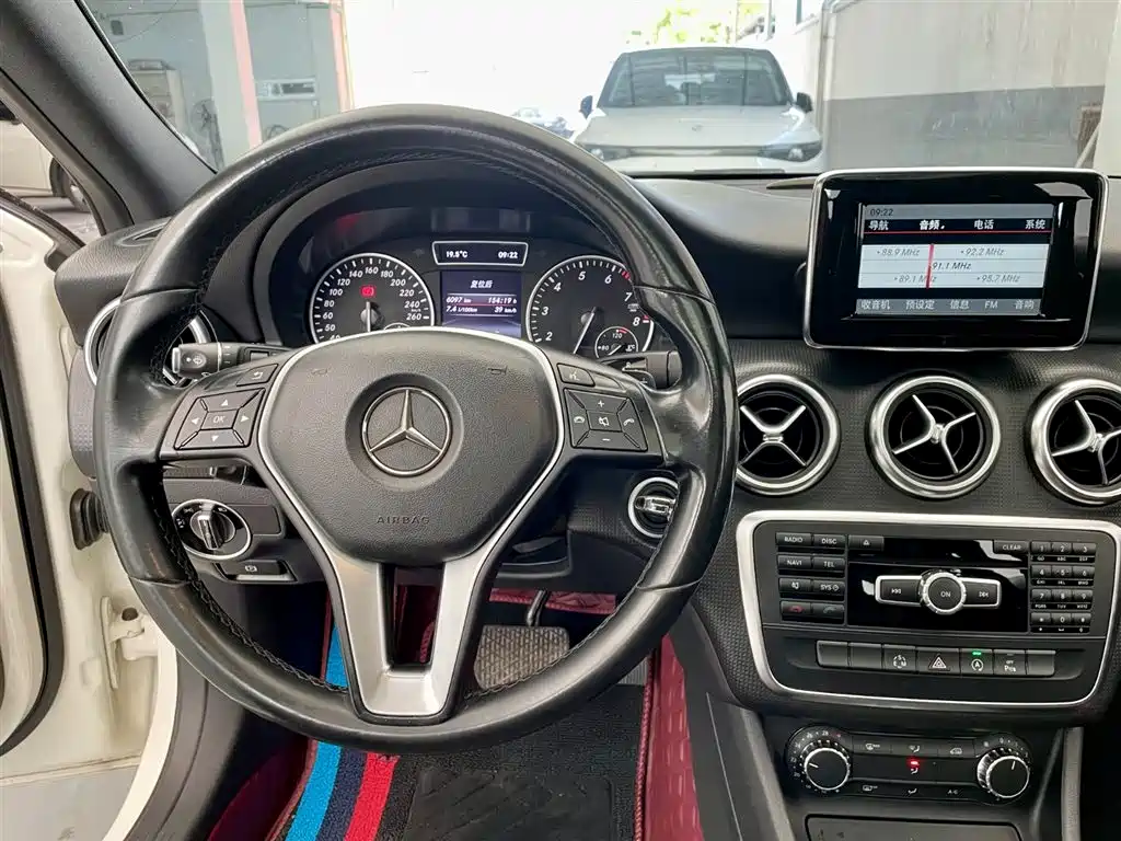 Mercedes-Benz A-Class (Import) 2015 A 180 фото 13