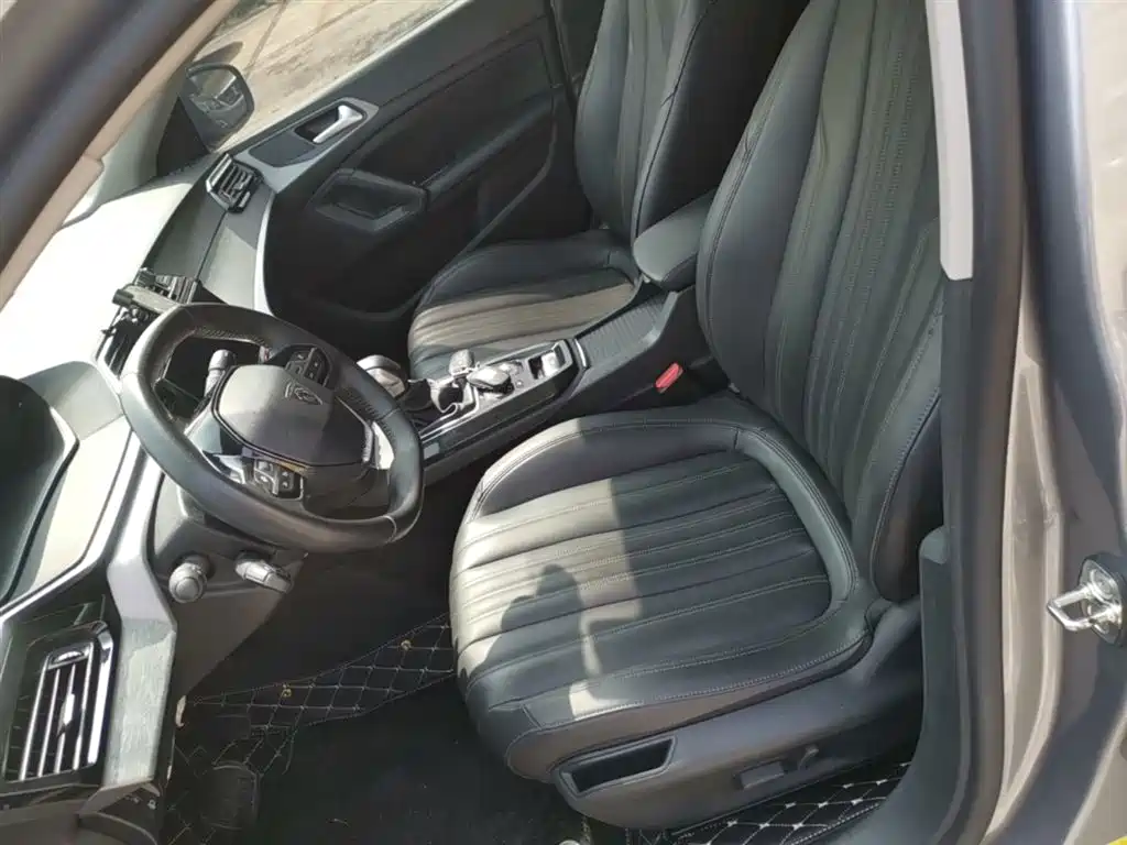 Peugeot 408 2022 1.6T Light Chaser Edition фото 15