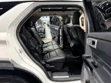 Photo 16 - Ford Explorer