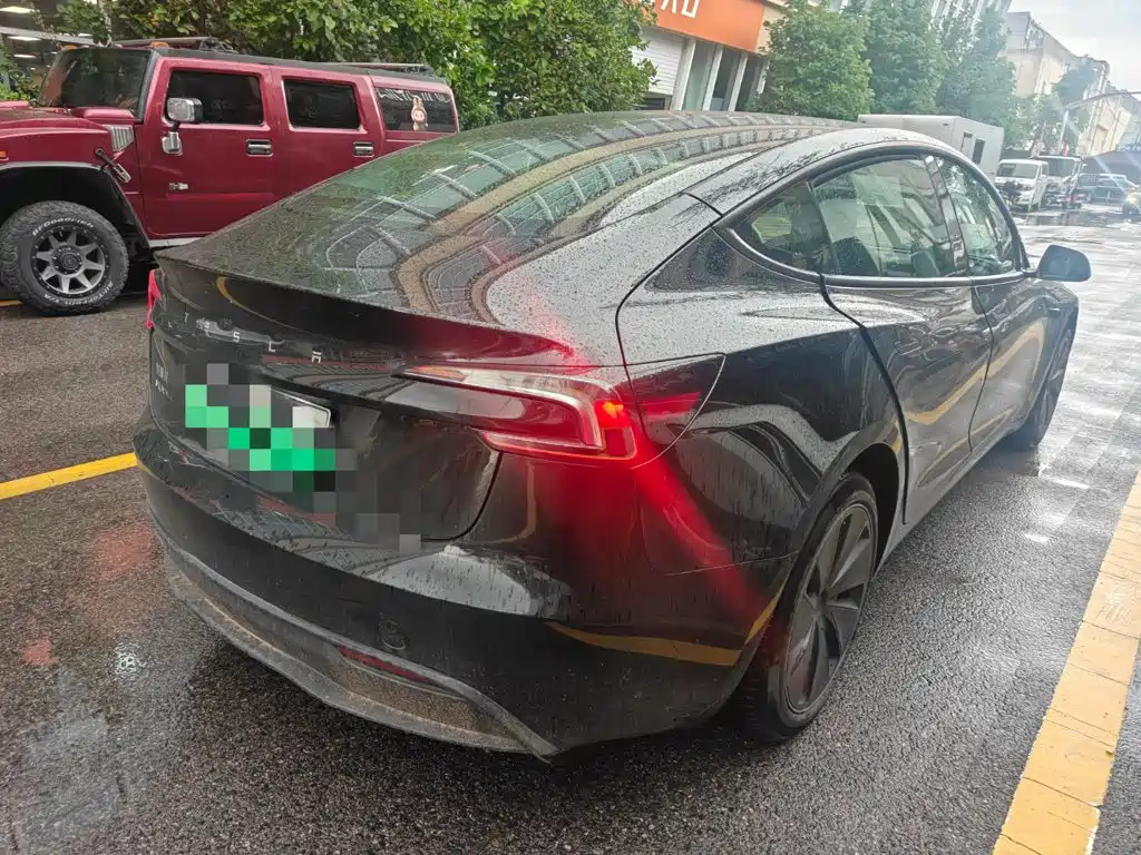 Фото 4 - Tesla Model 3