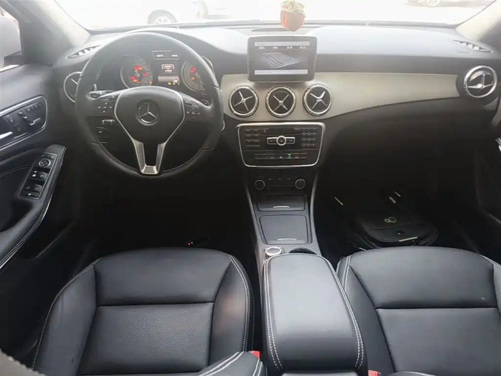 Mercedes-Benz GLA 2015 GLA 200 Dynamic фото 10