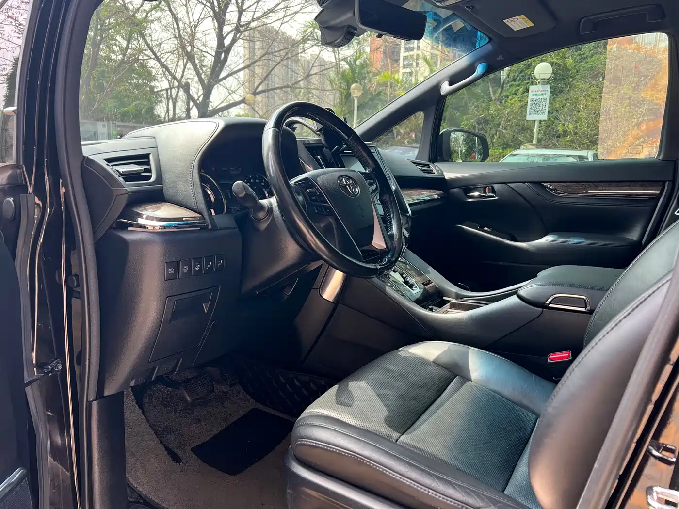 Toyota Vellfire 2019 Hybrid 2.5L HV Premium Edition фото 4