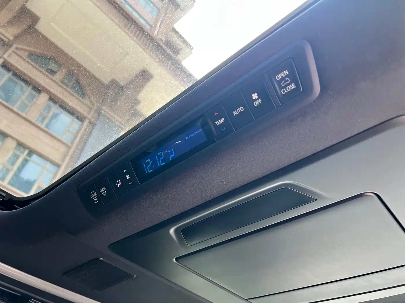 Toyota Vellfire 2019 Hybrid 2.5L HV Premium Edition фото 16