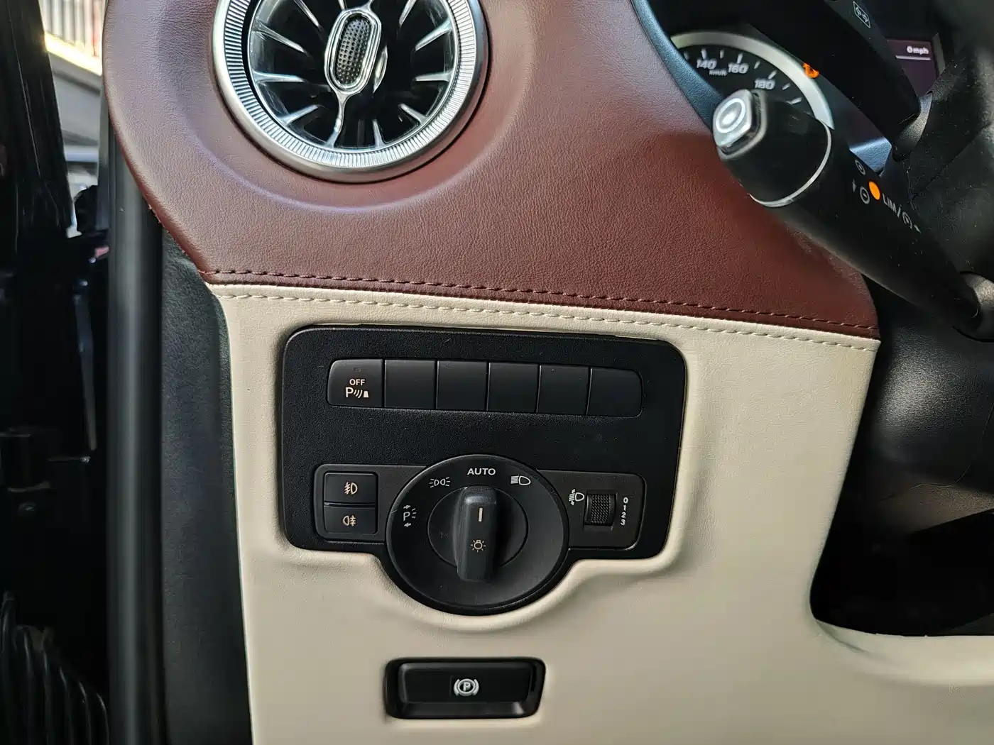 Mercedes-Benz Vito 2021 2.0T Business Edition 7-seater фото 22