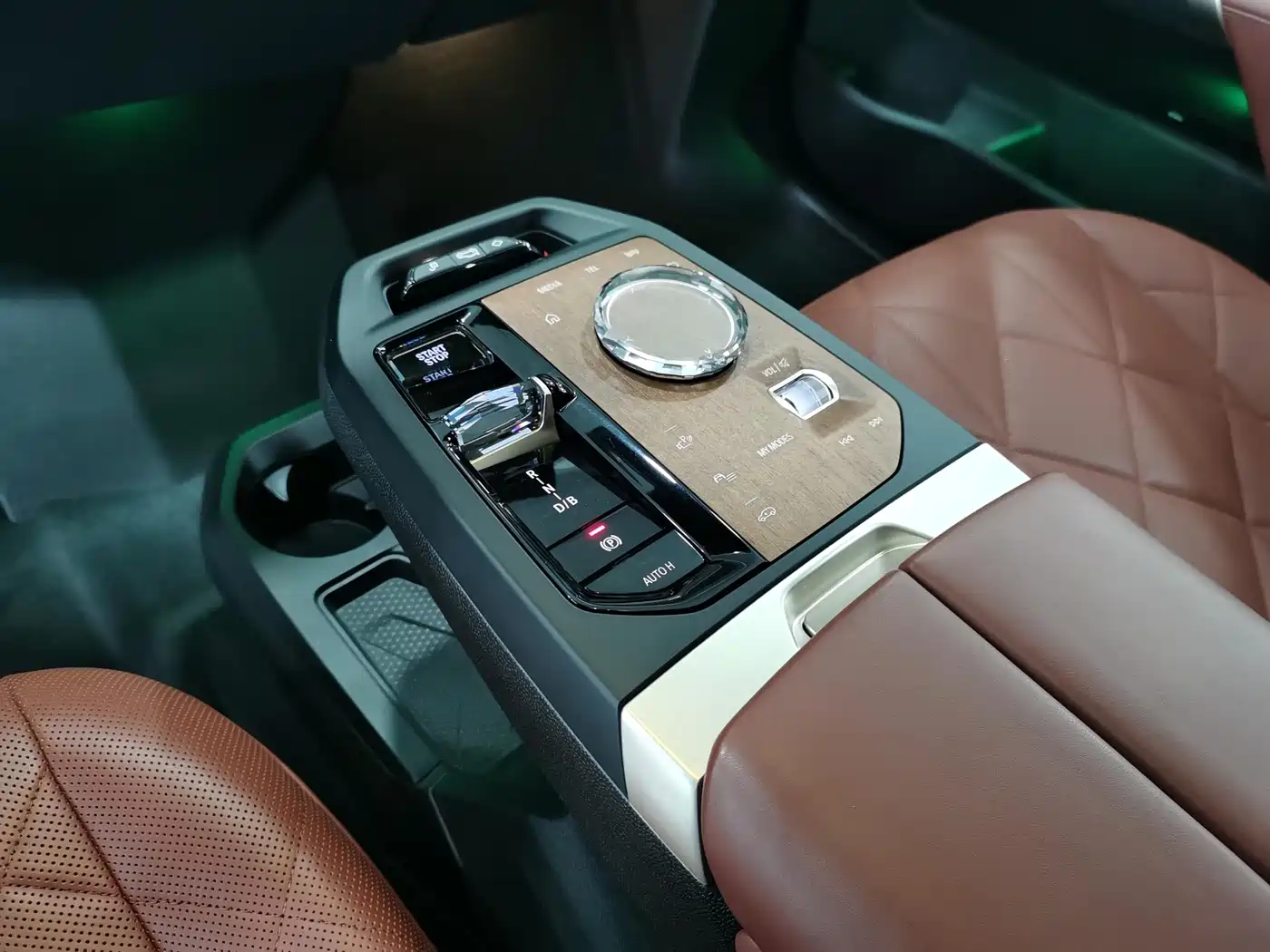 BMW iX M60 2022 M60 фото 16