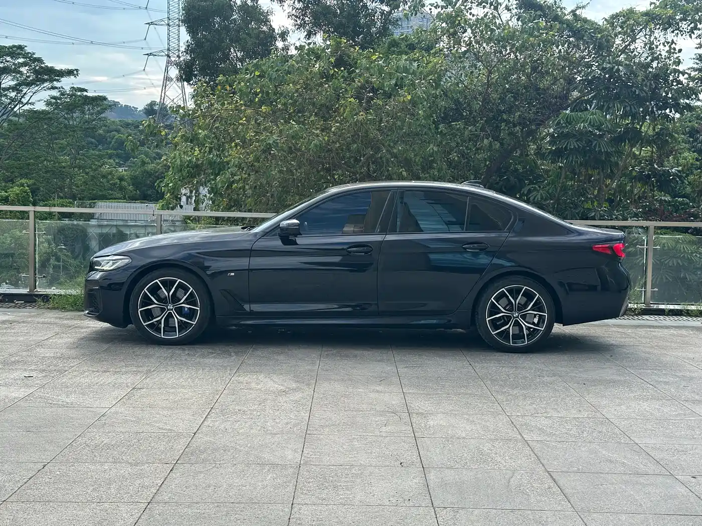 Photo 3 - BMW 5 Series (Import)