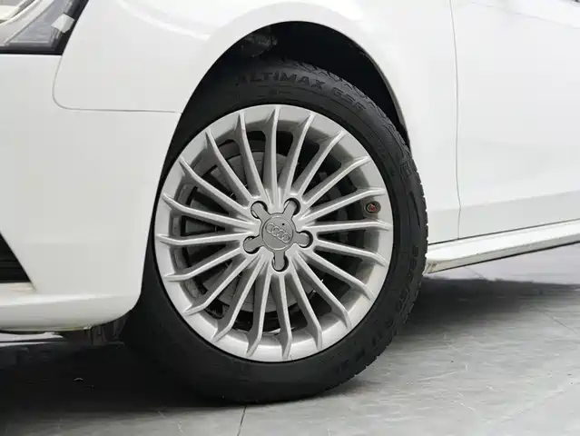 Audi A4L 2015 35 TFSI Auto Comfort — фото 3