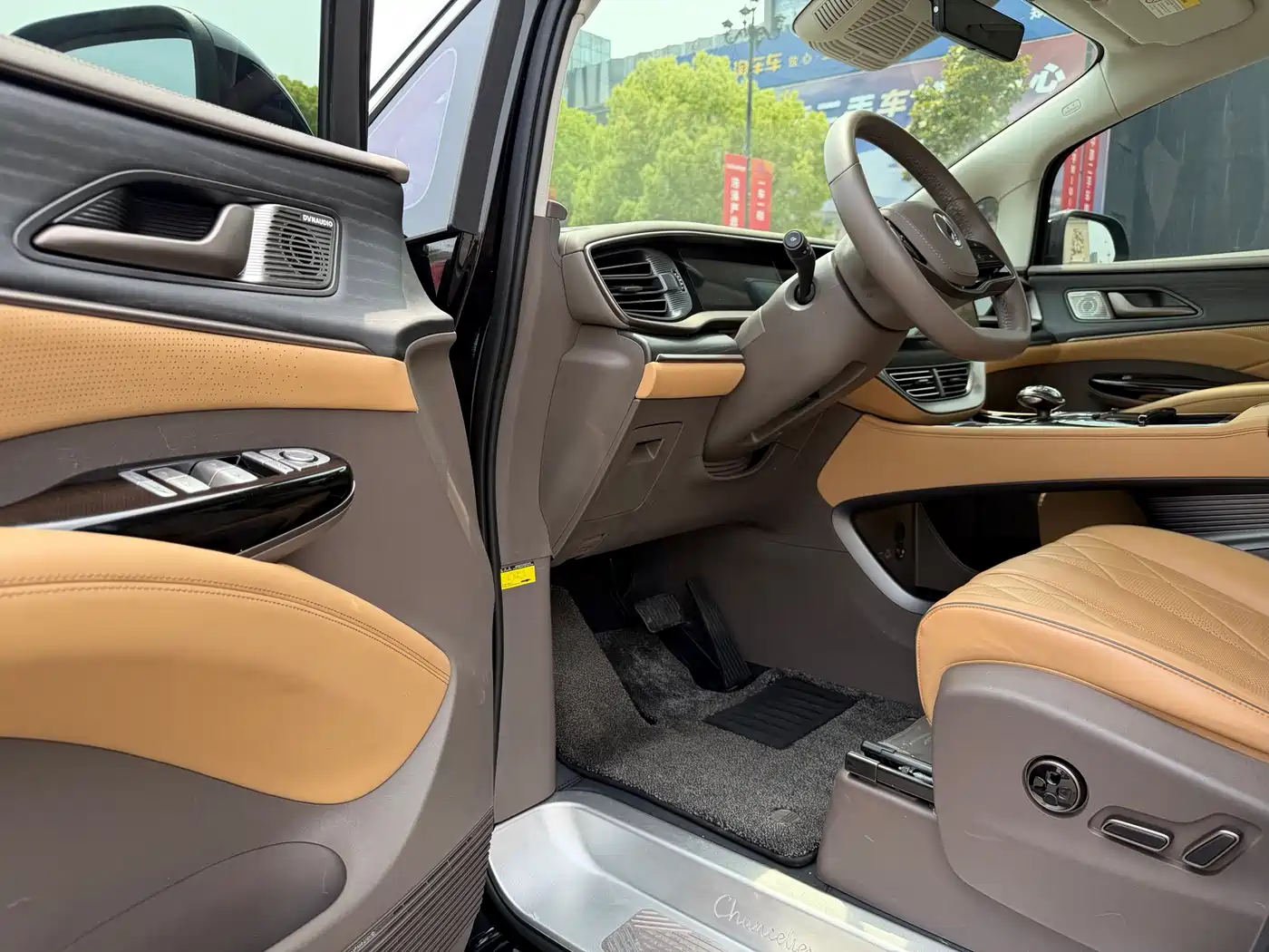 Denza D9 2022 DM-i 970 AWD Flagship фото 6