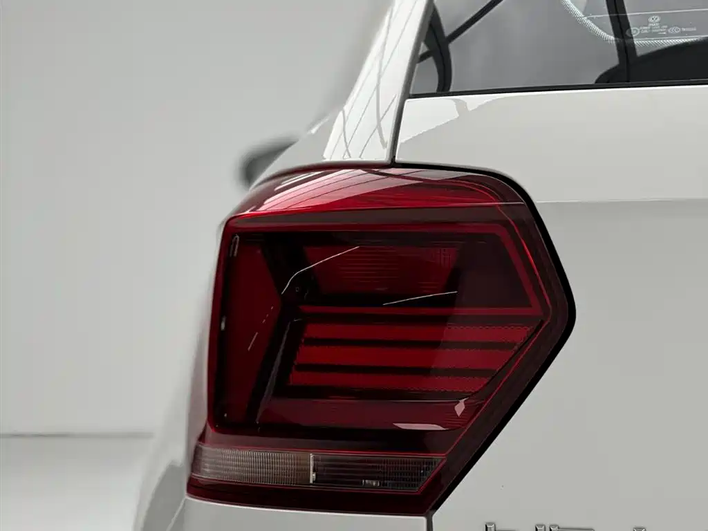 Volkswagen Polo 2021 Plus 1.5L Automatic Panorama Enjoyment Edition фото 21