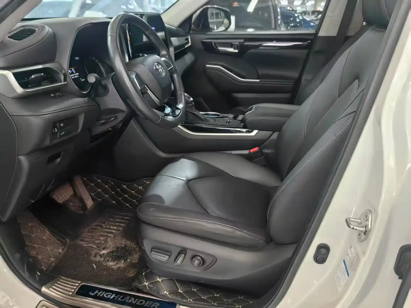 Toyota Highlander 2022 Model Dual Engine 2.5L 4WD Premium Edition 7-Seater фото 5