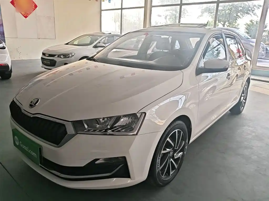 Škoda Skoda Rapid Spaceback 2020 1.5L Auto Comfort фото 2