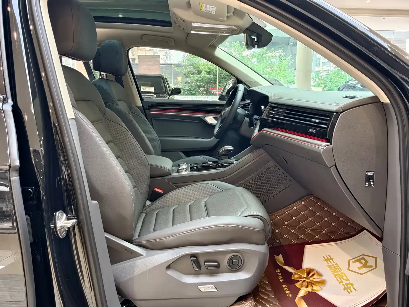 Volkswagen Touareg 2023 3.0TSI R-Line Black Sports Package фото 8