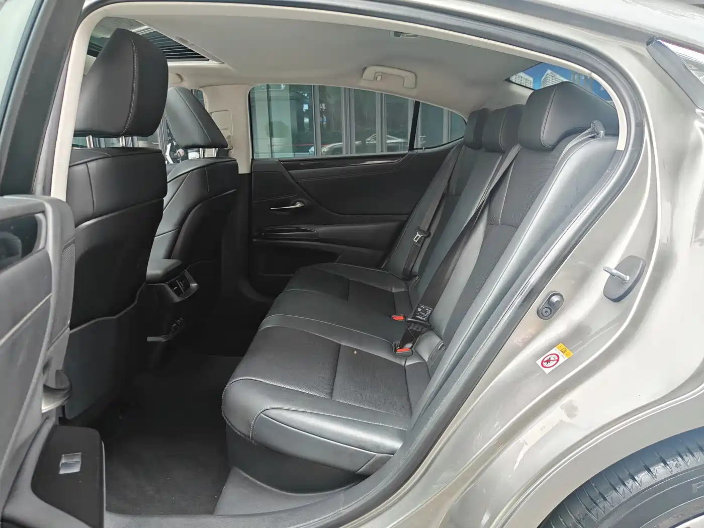 Lexus ES 2018 300h Excellence Edition China V фото 6