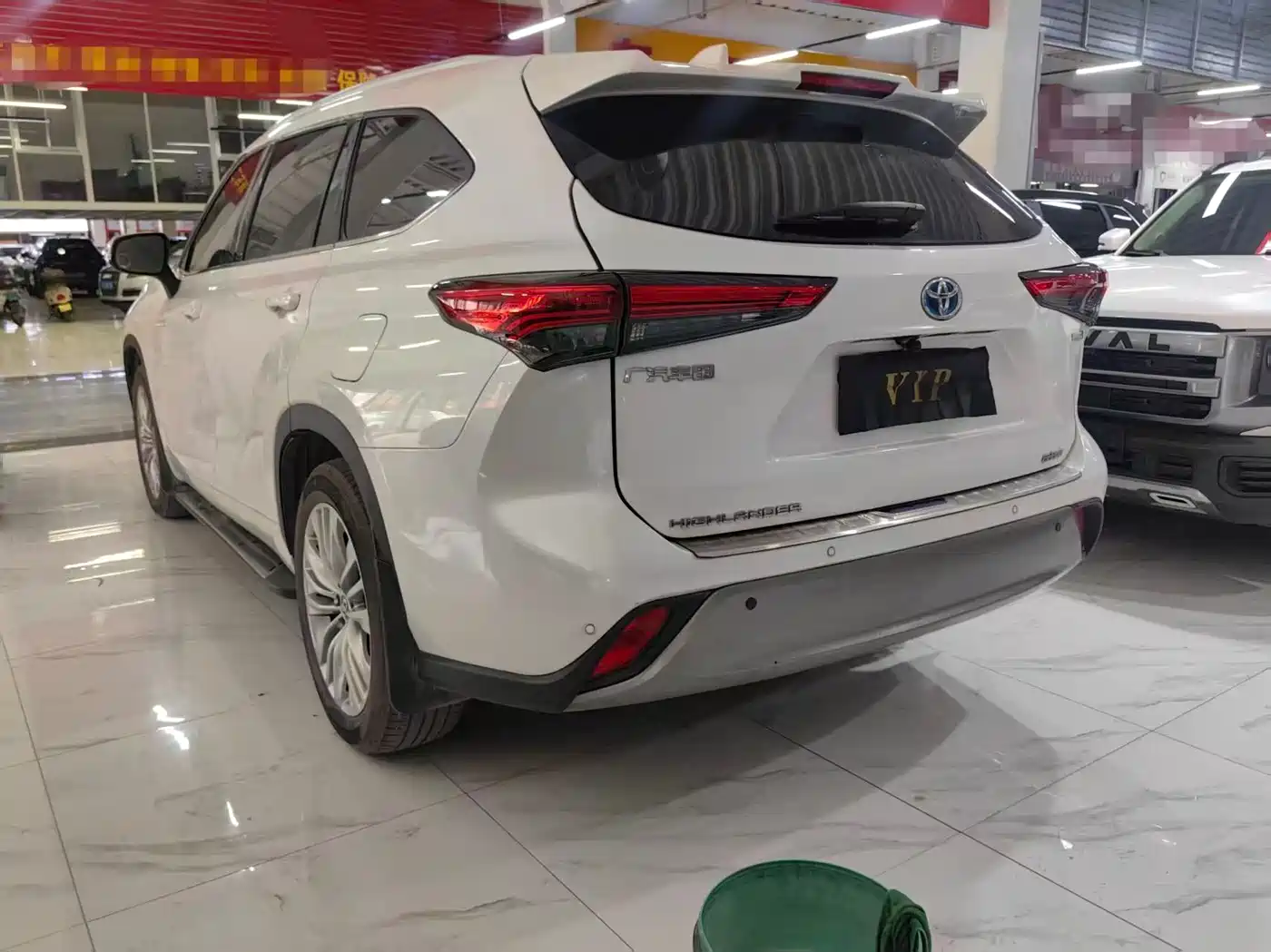 Toyota Highlander 2022 Model Dual Engine 2.5L 4WD Premium Edition 7-Seater фото 3