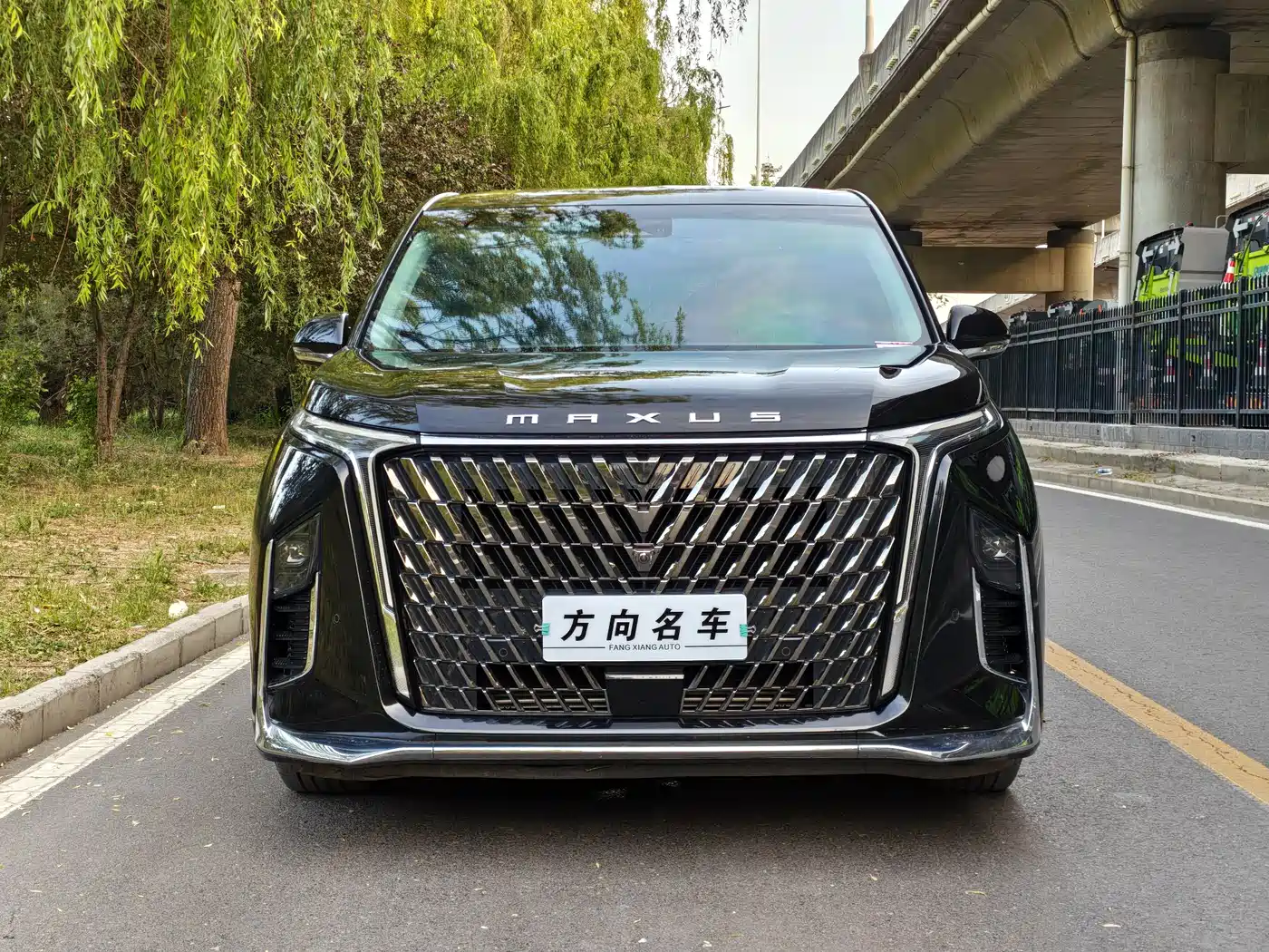 SAIC Maxus Maxus G90 2023 2.0T Interstellar 7-seater фото 2