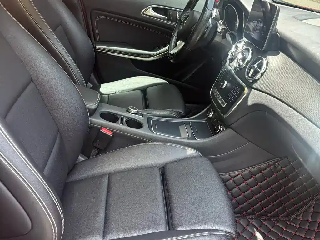 Mercedes-Benz GLA 2018 GLA 200 Dynamic фото 7