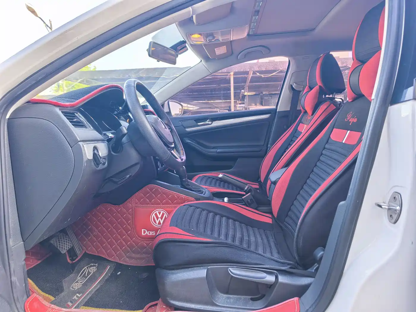 Volkswagen Sagitar 2017 1.6L Automatic Comfort фото 10