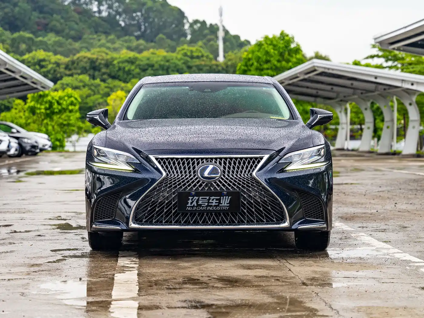Фото 2 - Lexus LS