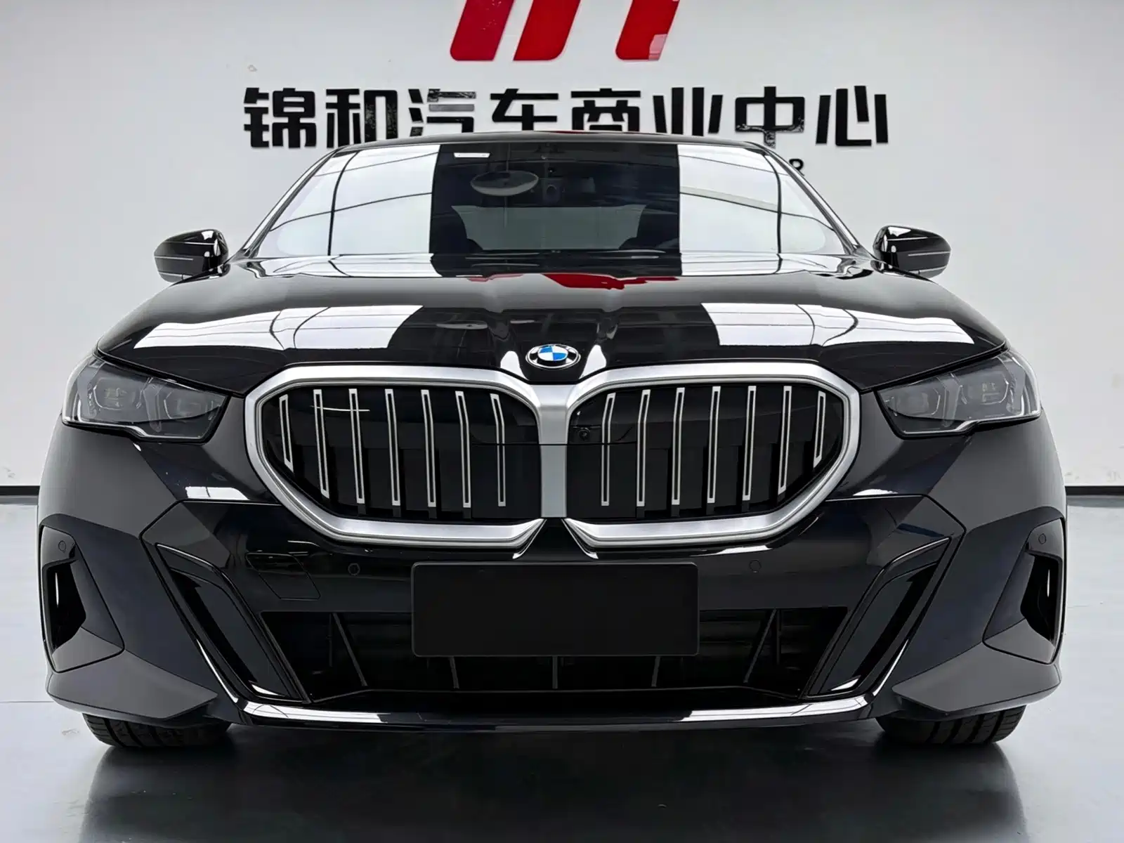 Фото 3 - BMW 5 Series