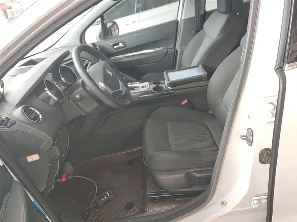 Peugeot 3008 2015 2.0L Automatic Classic Edition фото 15