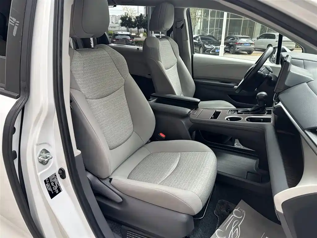 Toyota Sienna 2021 2.5L Hybrid Comfort Edition фото 23
