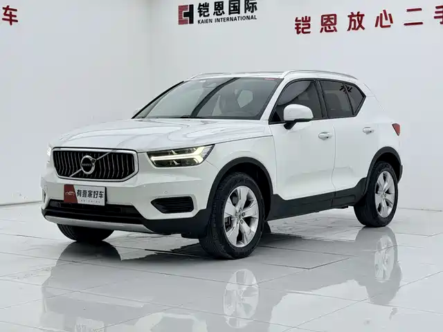 Volvo XC40 2021 Model T4 AWD Smart Drive Fashion Edition — фото 1