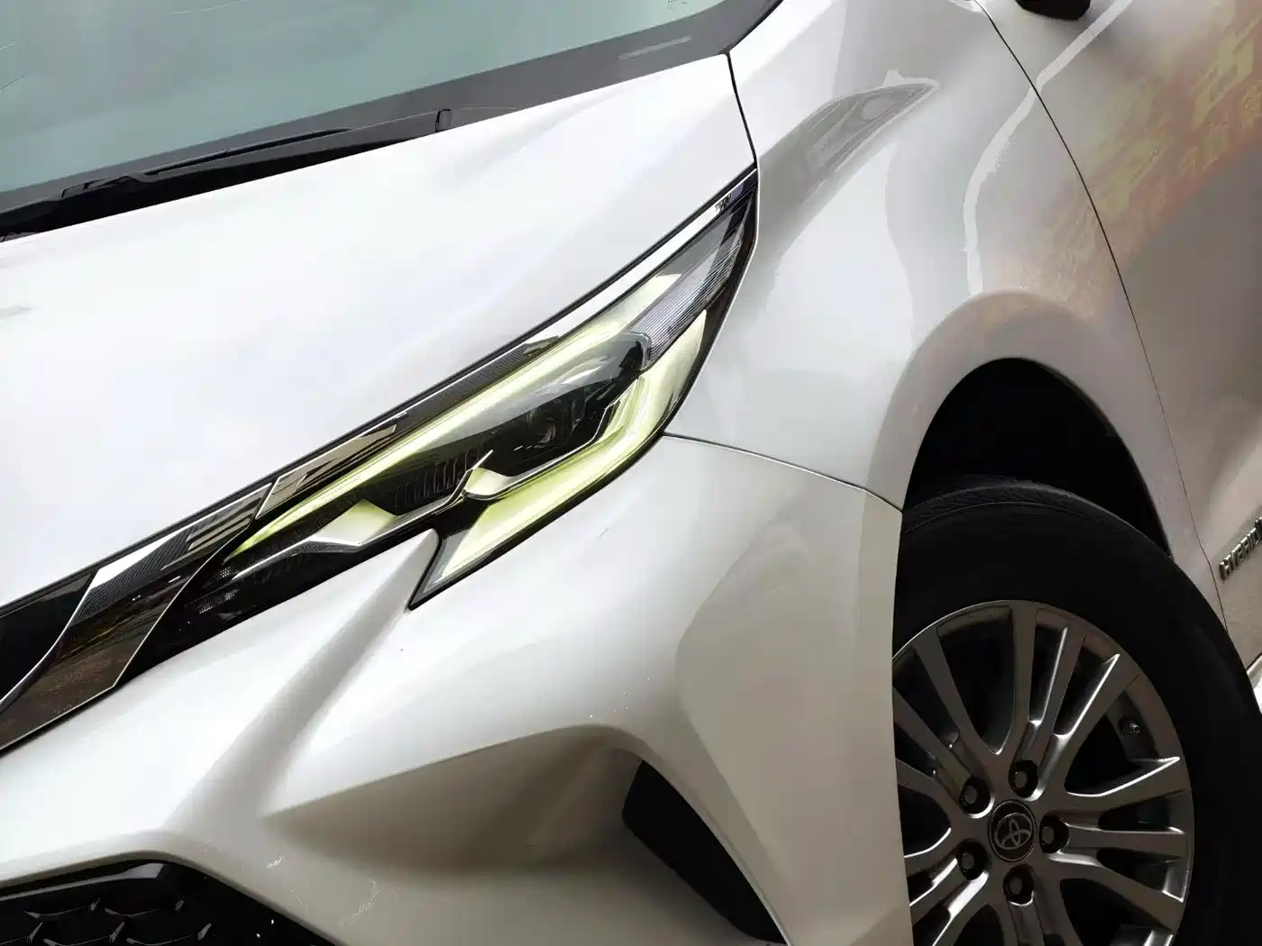Toyota Sienna 2021 2.5L Hybrid Comfort Edition фото 2