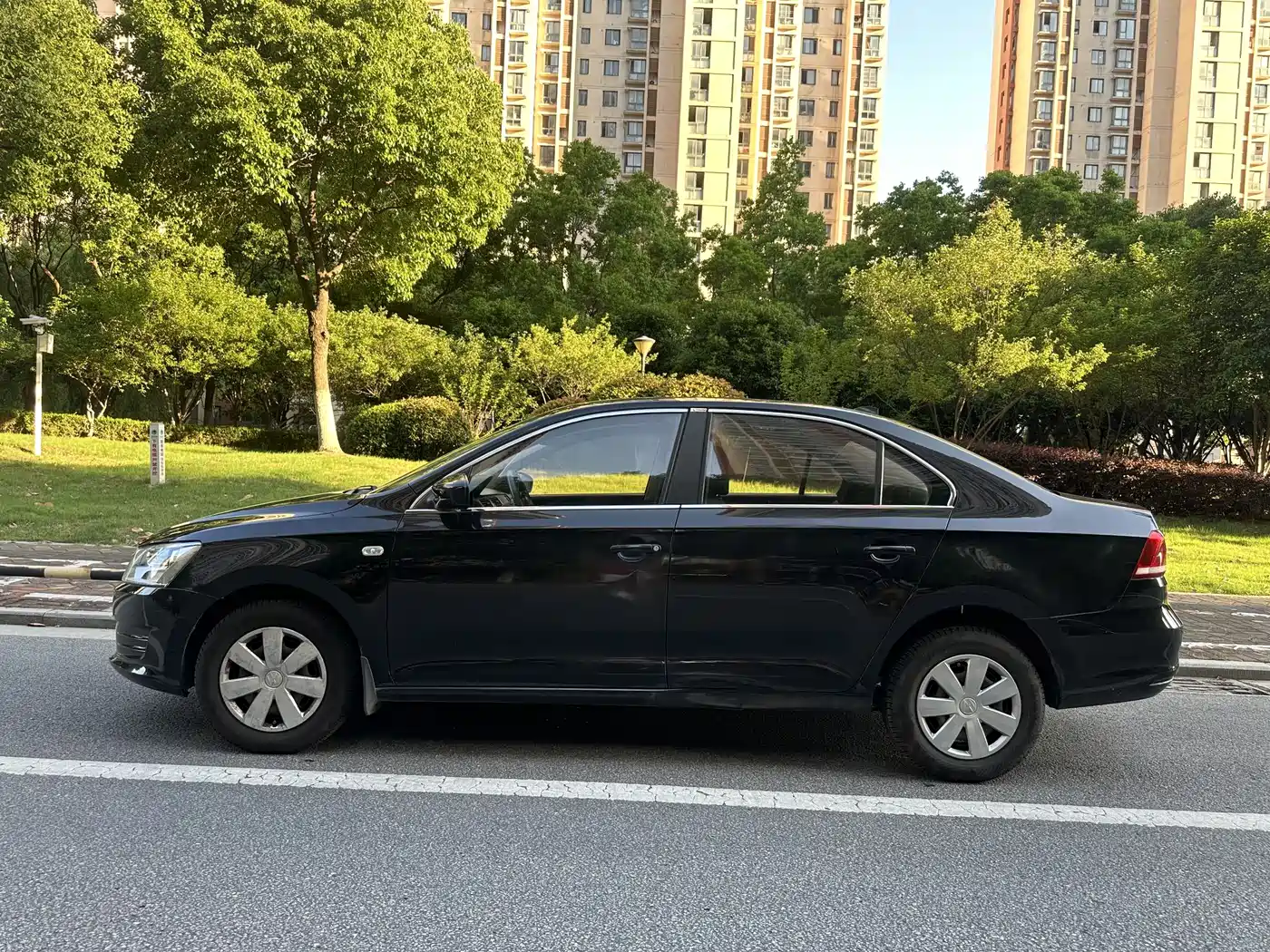 Volkswagen Santana 2013 1.6L Manual Trend Edition фото 3