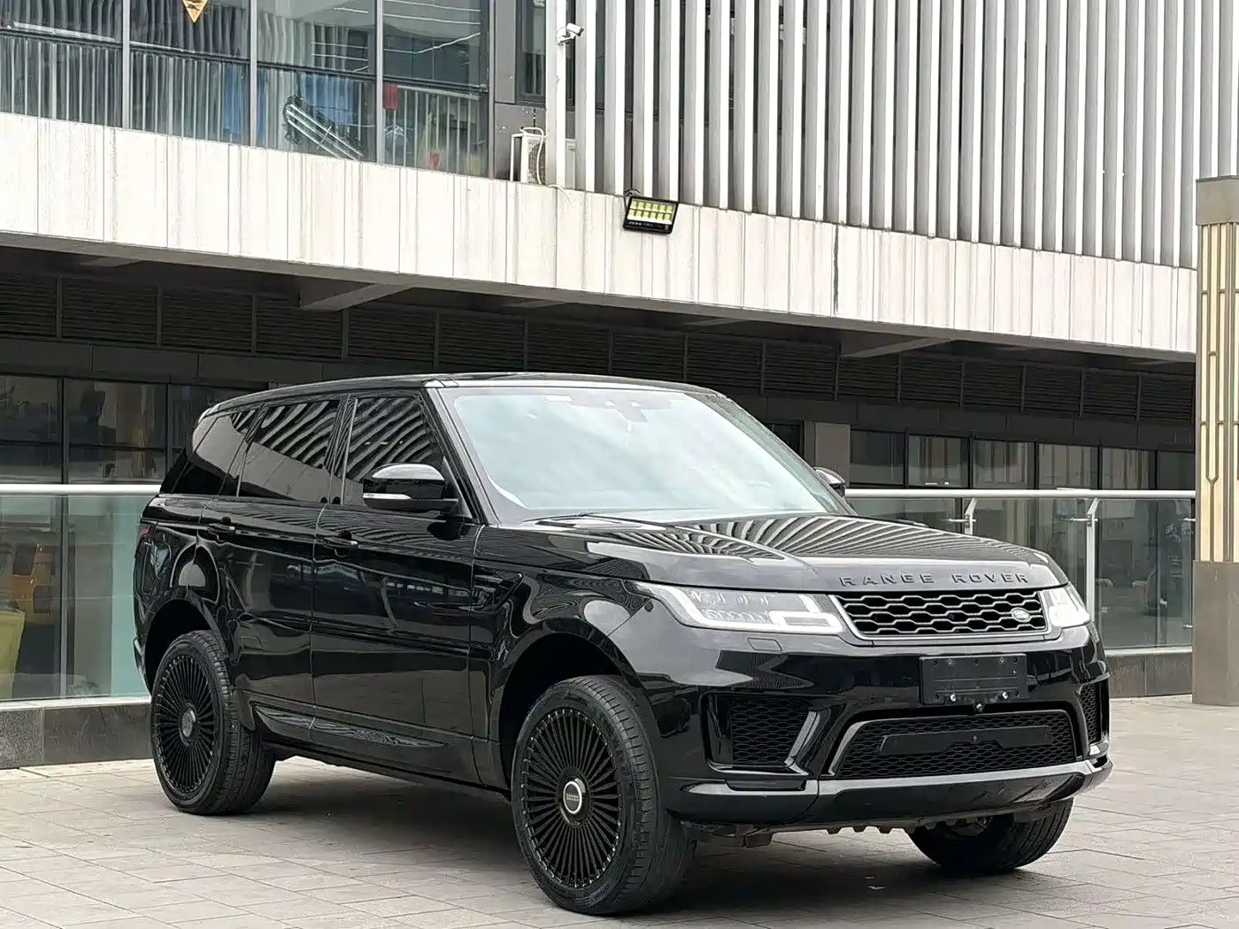 Land Rover Range Rover Sport 2020 3.0 L6 HSE DYNAMIC фото 2