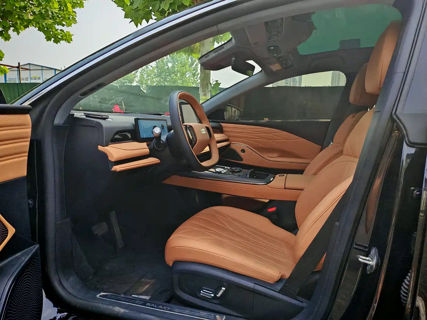 Geely Galaxy Galaxy Xingyao 8 2025 130km EM-i Premium Edition фото 4