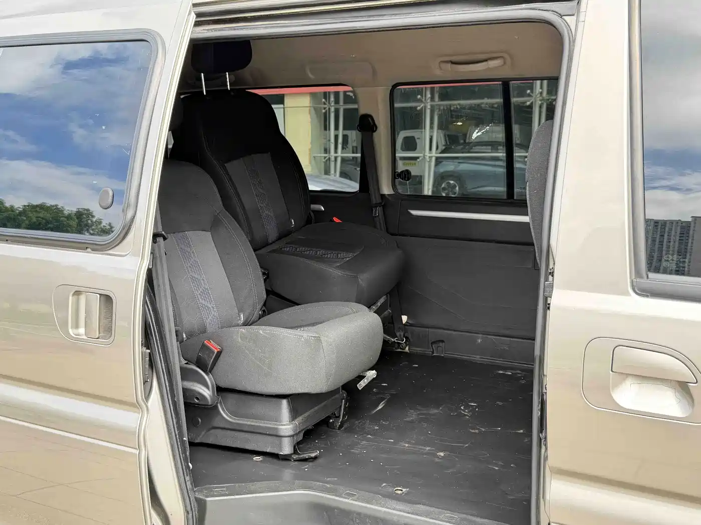 Dongfeng Fengxing Lingzhi New Energy 2023 2022 Comfort 7-seater