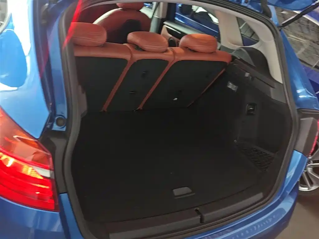BMW 2 Series Touring 2018 218i Sport Line фото 19