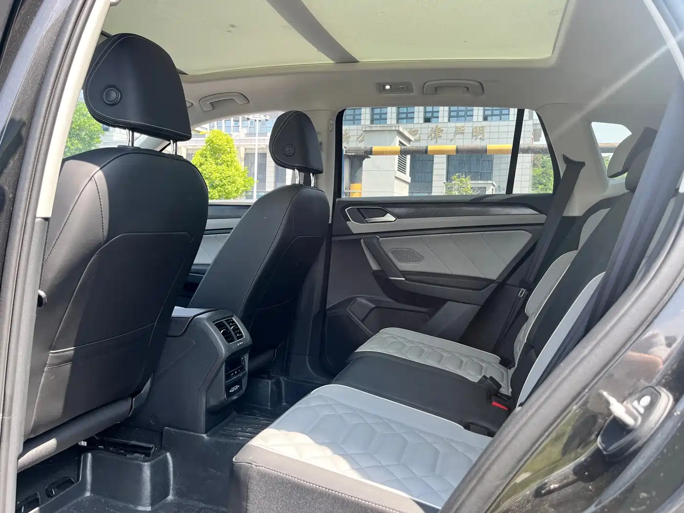 Volkswagen Tayron 2024 330TSI 2WD Luxury Plus Advanced фото 8