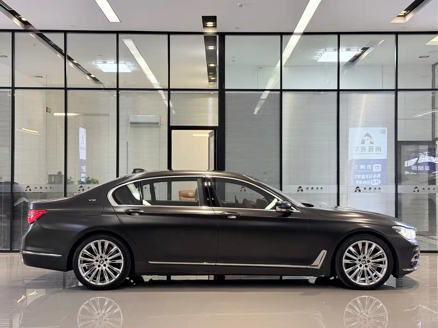 BMW 7 Series 2017 M760Li xDrive Excellence Luxury фото 18