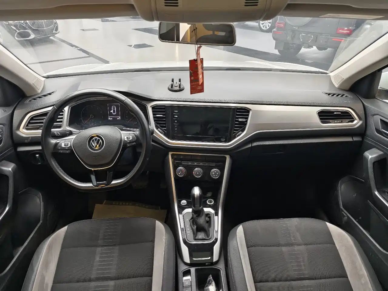 VOLKSWAGEN T-ROC EXPLORING SONGS